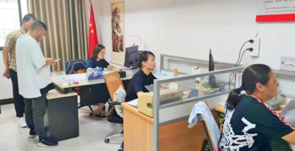 长运出租:开展驾驶员“一站式”服务