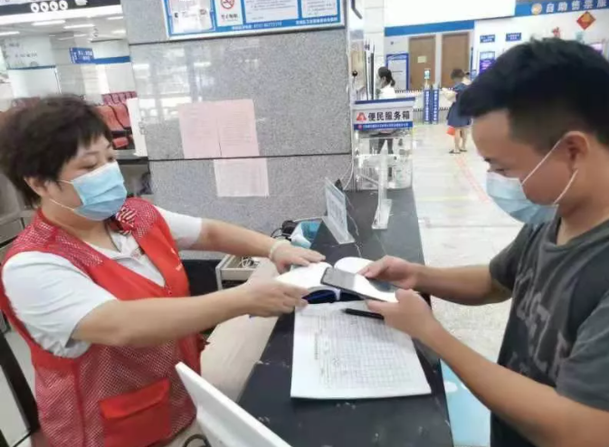都市城际公交:粗心旅客遗失手机 车站20分钟找回