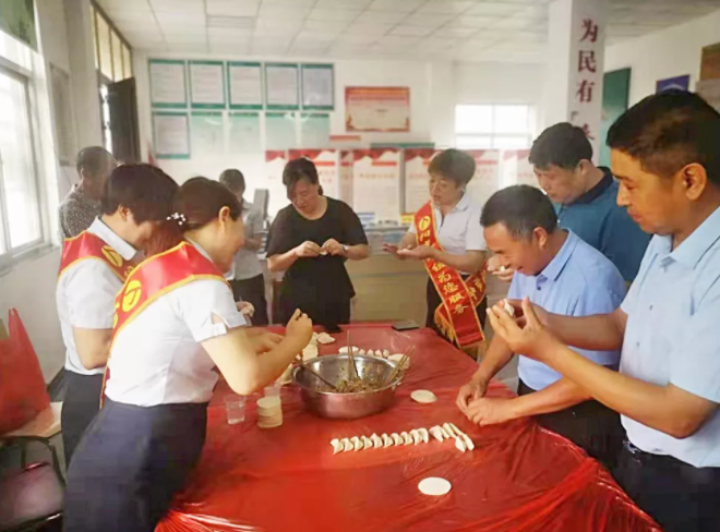 上饶汽运:关爱留守老人