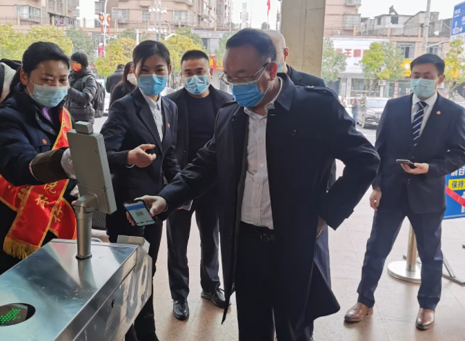 胡维泉视察上饶汽运余干公司春运工作  慰问困难职工
