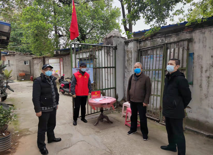 戴豪赣督导长鸿物业社区卡点防疫工作