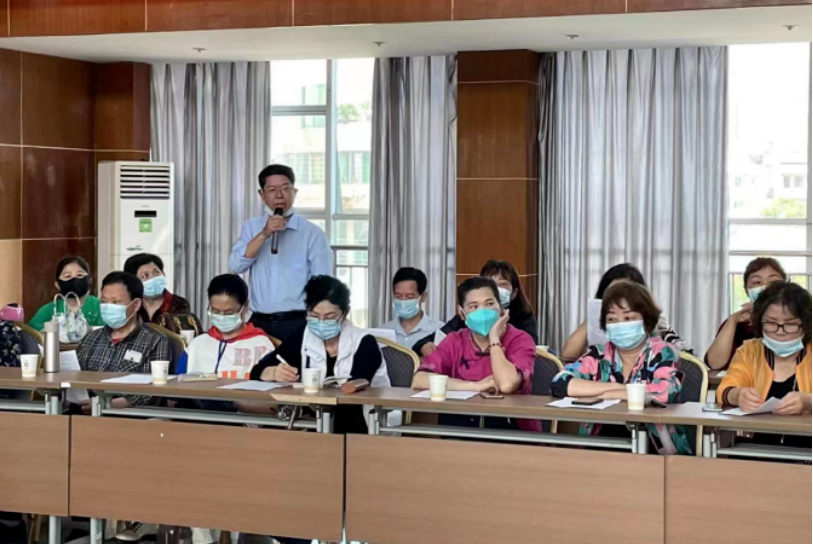 鹰潭公交 参加老年大学公交保障意见反馈会