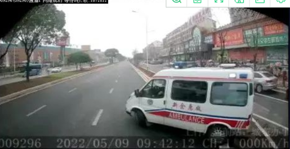 新余公交:紧急停车 救助晕倒旅客