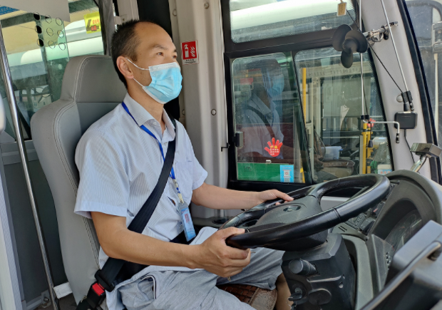 抚州长运:公交司机拾金不昧 乘客钱包失而复得