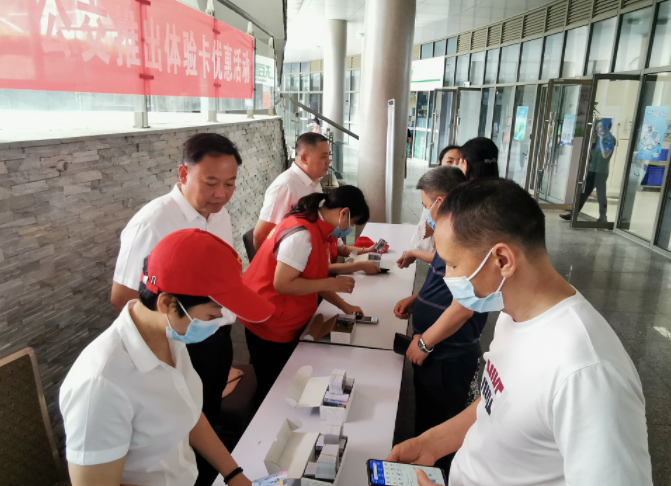 鹰潭公交:宣传+推广 开展 “践行绿色出行,共建生态文明”主题活动