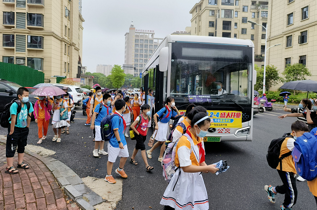 新余公交:开学季 校园直通车进小区