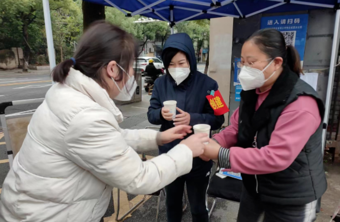 长运物业 寒风中 把“温暖”送到防疫一线