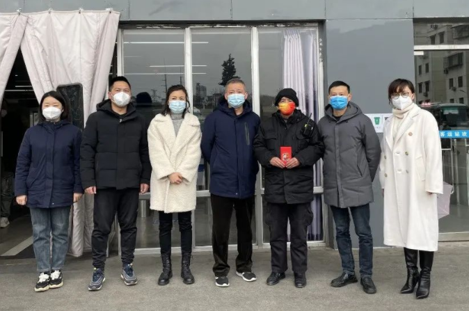张小平、戴豪赣、黄俊、刘志坚慰问困难职工