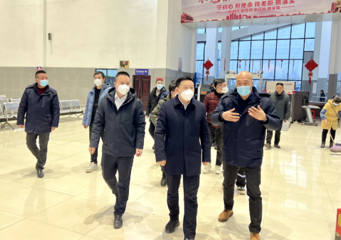 县委副书记、县长王宗华检查指导鄱阳长运春运工作