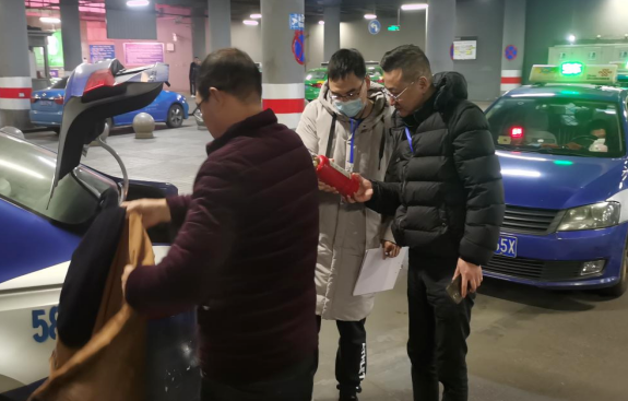 长运出租  开展营运车辆安全隐患大排查