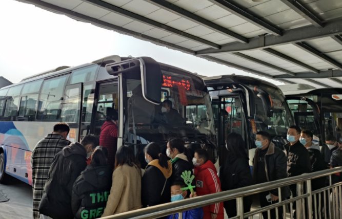 抚州长运:金溪分公司灵活调度应对返程小高峰