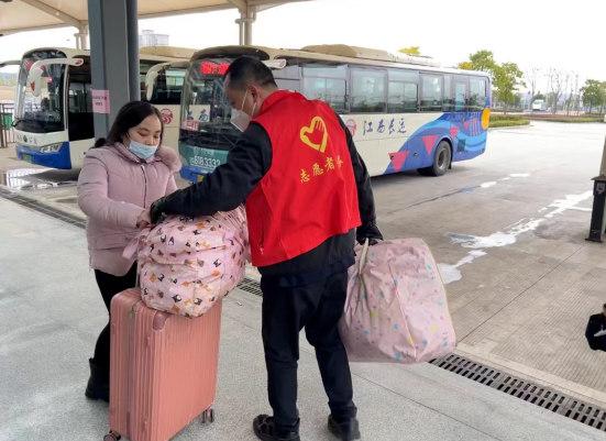 直击春运现场 || 吉安长运：​暖冬送祝福 春运伴你行