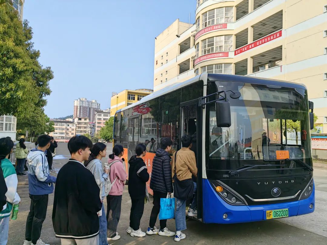 抚州长运:乐安分公司圆满完成高三模拟考试包车业务