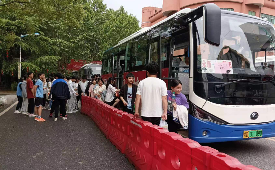 吉安长运:永新公司全力以赴接送体考学生