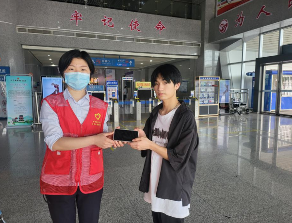 都市城际公交:旅客不慎丢手机 车站快速帮找回