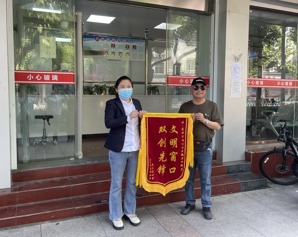 暖新闻 || 鹰潭公交:助人为乐 温暖人心