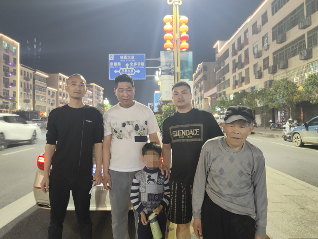 九江长运:小学生坐错站 工作人员助他回家