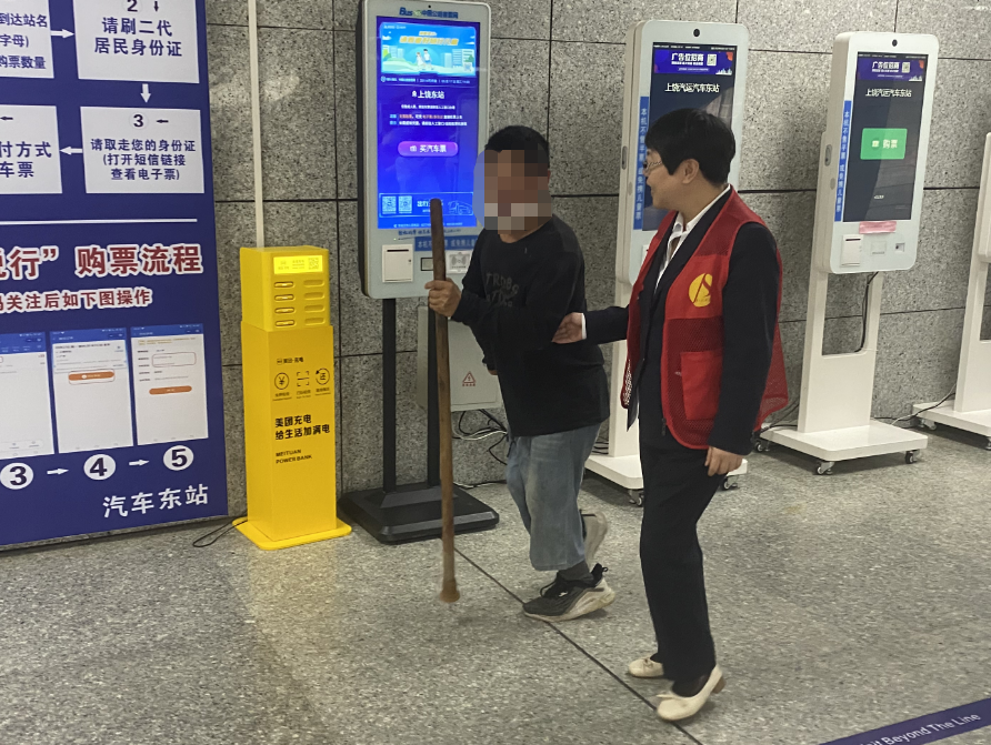 上饶汽运:开通绿色通道 助力旅客顺利乘车