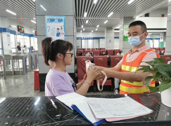 暖新闻 || 都市城际公交:车站里发生的温暖小事