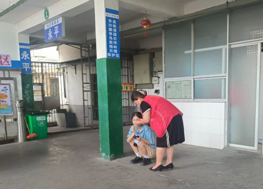 上饶汽运:乘客突发低血糖 客运站工作人员及时提供帮助