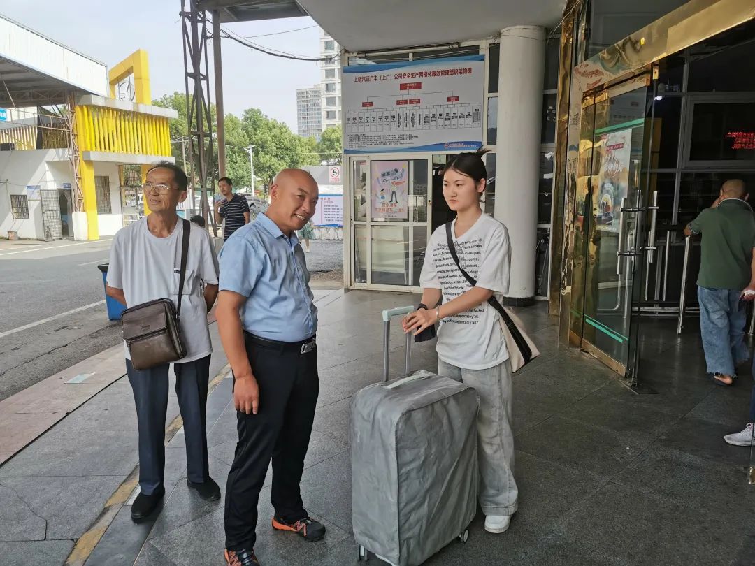 上饶汽运:多方协助 破解“孪生”行李箱错拿事件