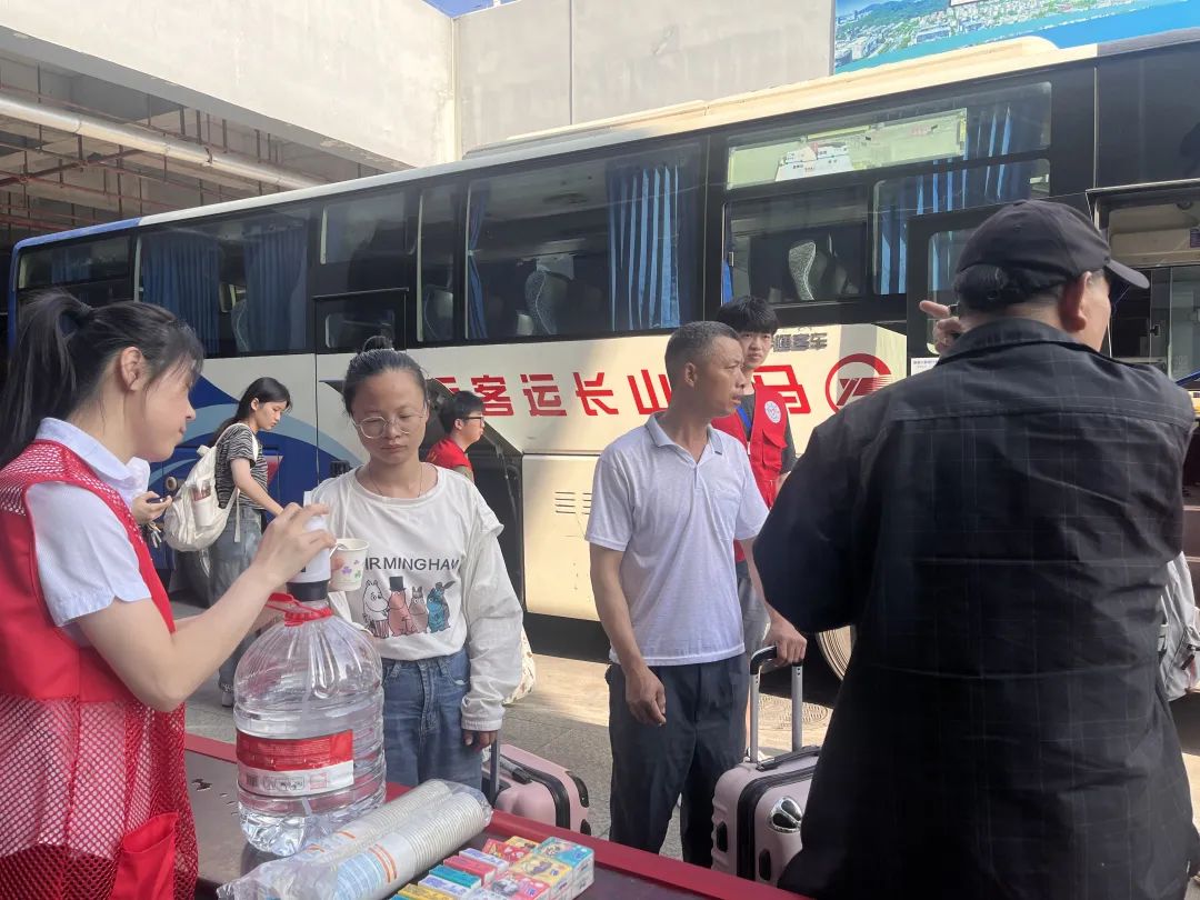 马鞍山长客:校园直通车 一站式服务护航学子开学