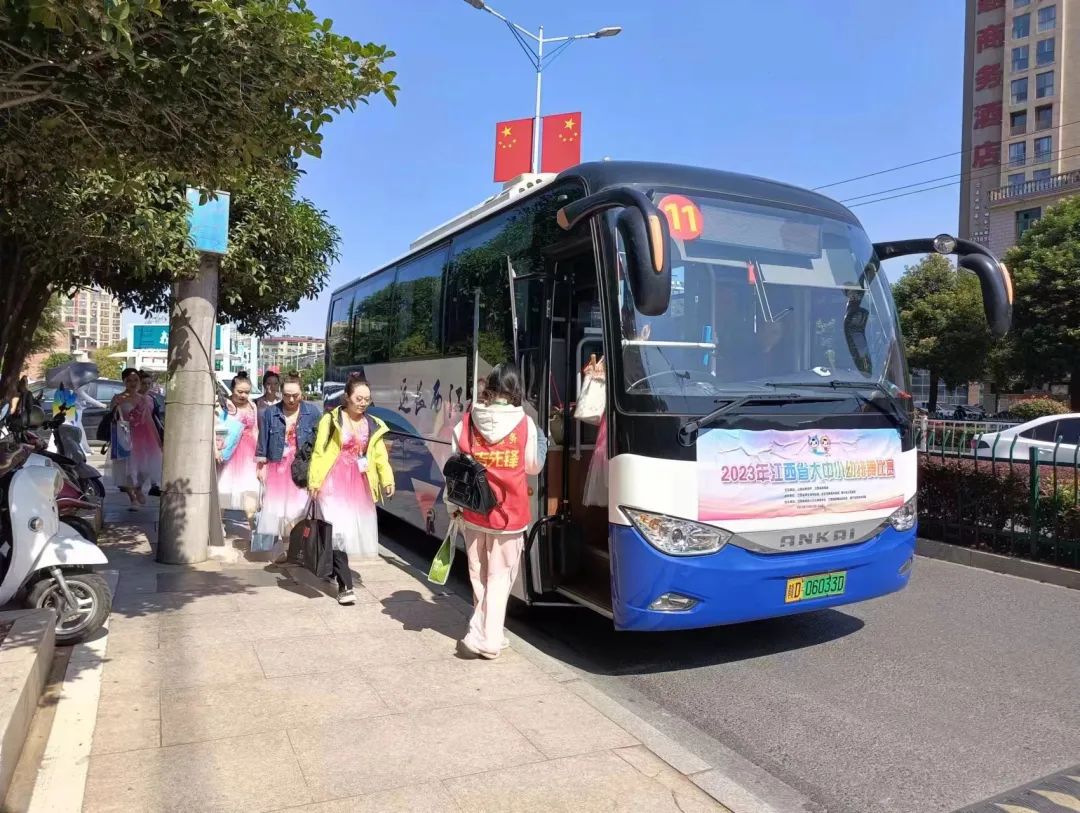 吉安公司:新干长运圆满完成江西省排舞大赛接送任务