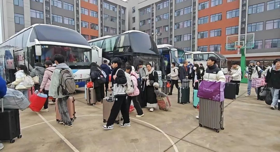 都市城际公交:“校园直通车”送你到家门口!