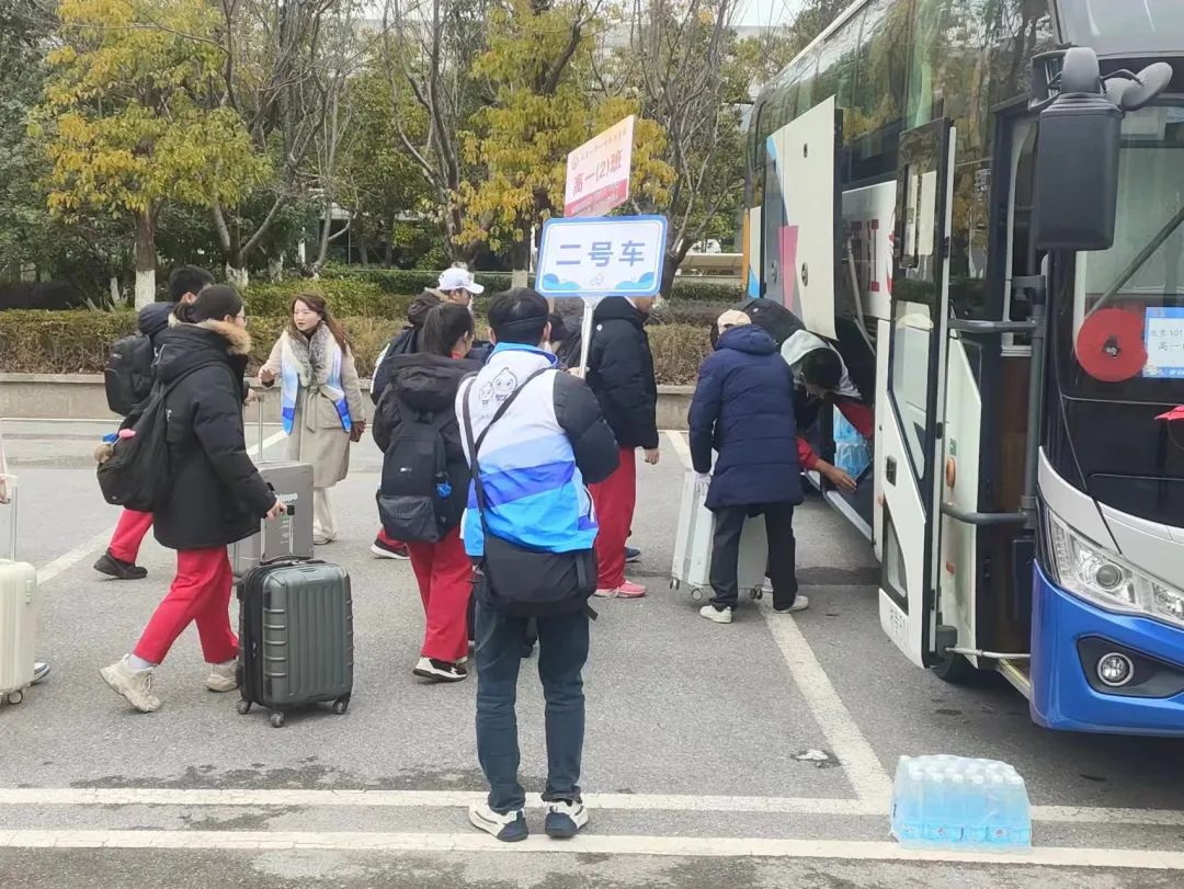 都市城际公交:开张大吉!新车首单大型包车业务顺利启航