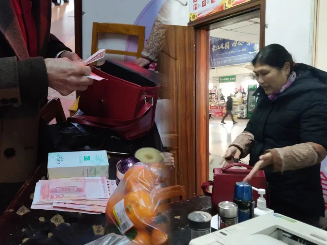 吉安公司:春运路上 情暖旅途正在上演