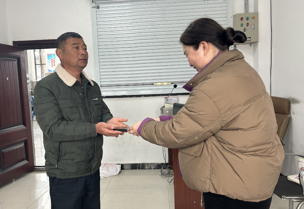 鄱阳长运:车站广播声声寻 失而复得暖人心