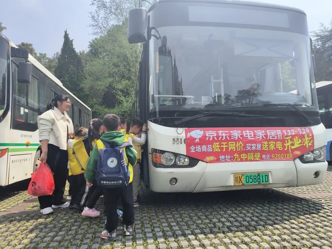 新余公交:定制公交护航学生春游