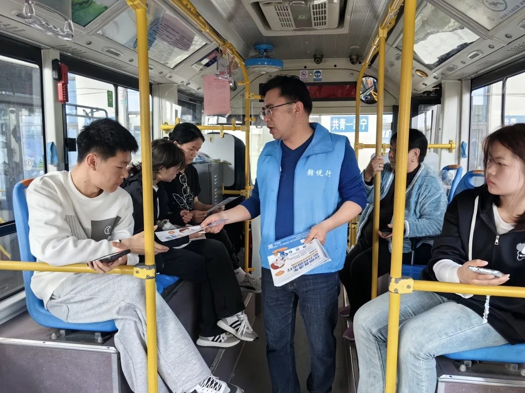 九江长运:共青校园直通车助力“清明”出行