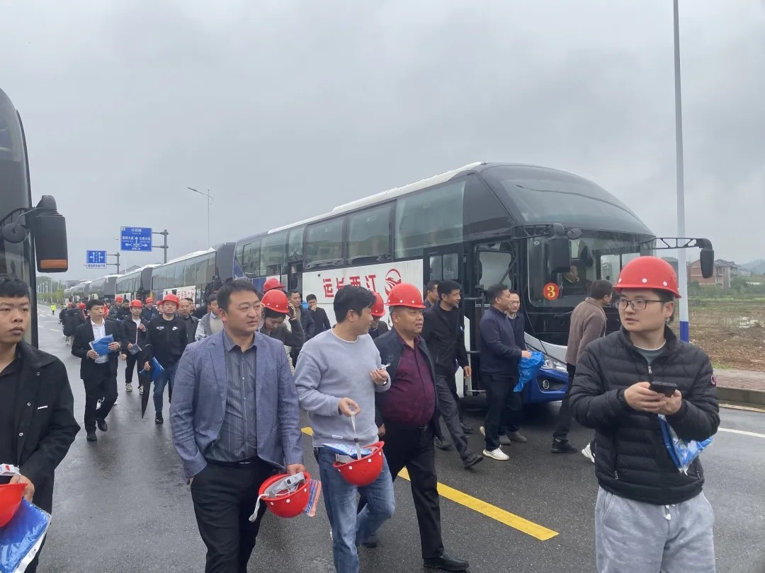 上饶汽运:圆满完成广丰区工业项目集中开(竣)工活动运输任务