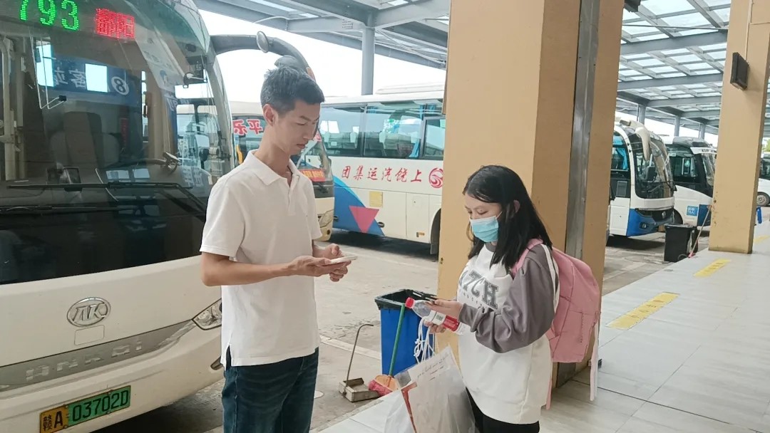 都市城际公交:拾金不昧好司机