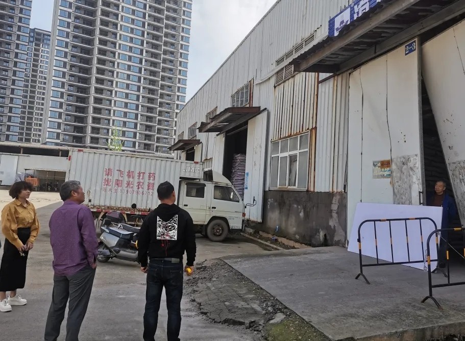 长新农资物流公司全力应对雷暴恶劣天气