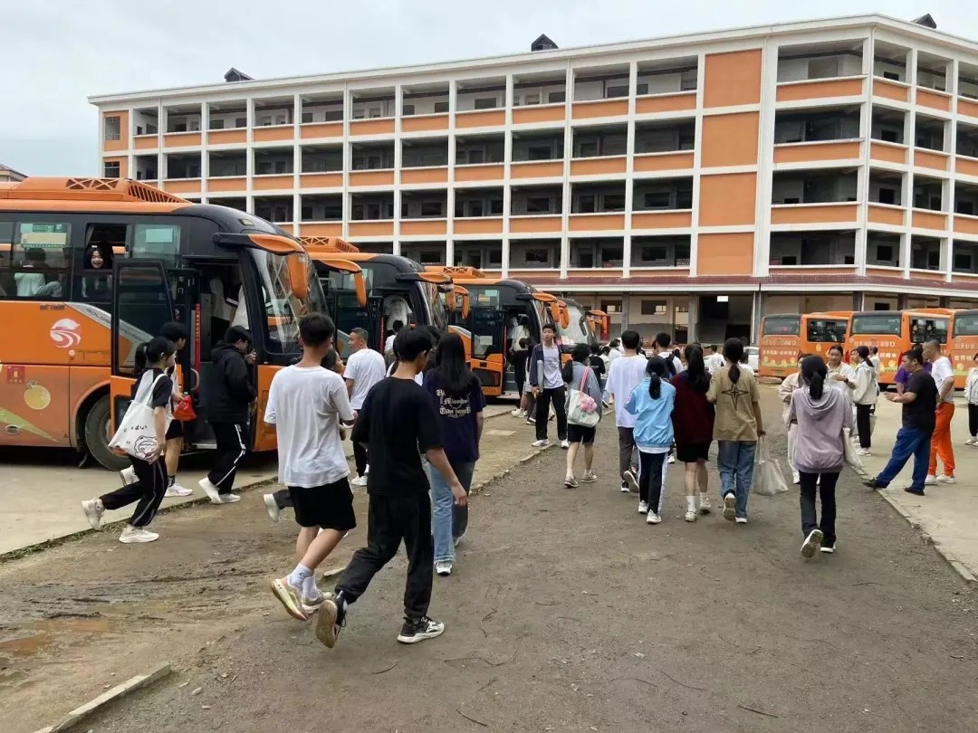 抚州长运:南丰分公司圆满完成体考护航工作
