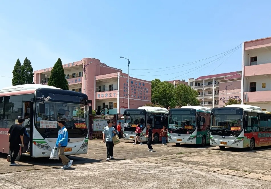 鄱阳长运:公交分公司全力做好体育中考运输保障任务