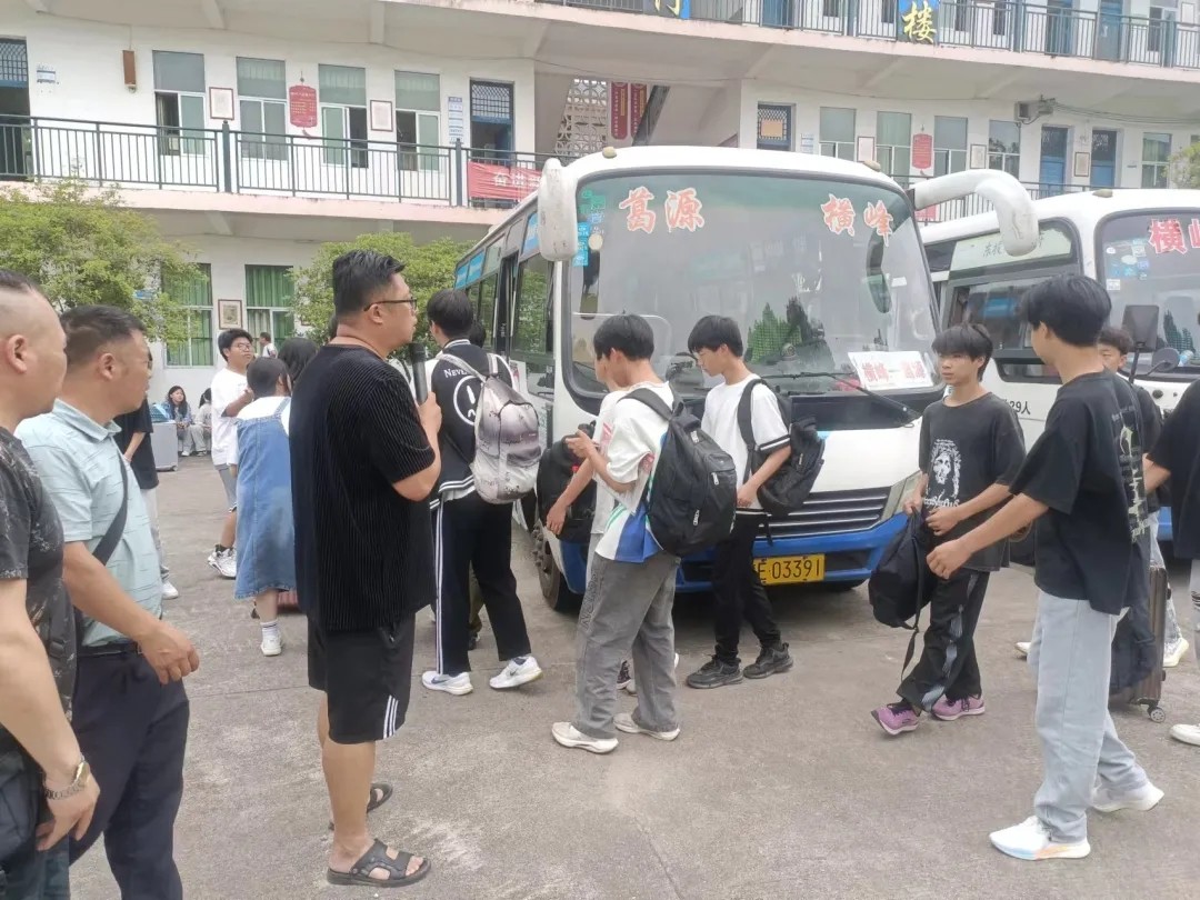 上饶汽运:为体育中考学子护航