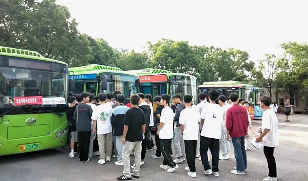 上饶汽运:万年公交圆满完成学业水平测试运输工作