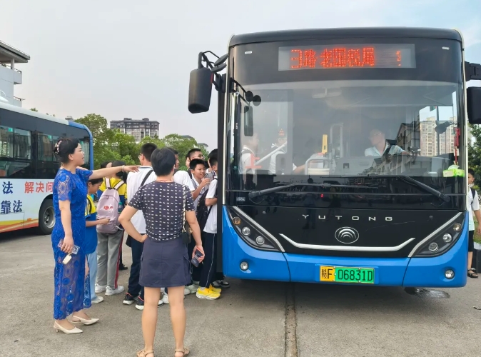 抚州长运:为中小学生出行保驾护航