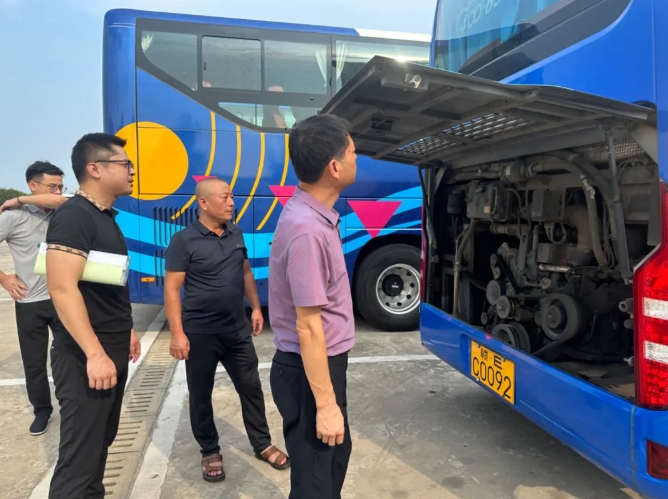 鄱阳长运:开展车辆技术状况检查与驾驶员安全教育专题培训