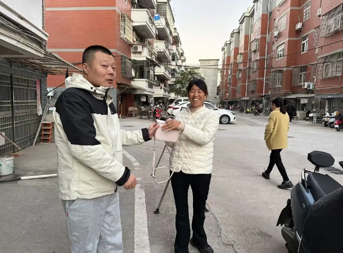 暖新闻 || 鄱阳长运:车站传递温暖 爱心接力送 “包” 归