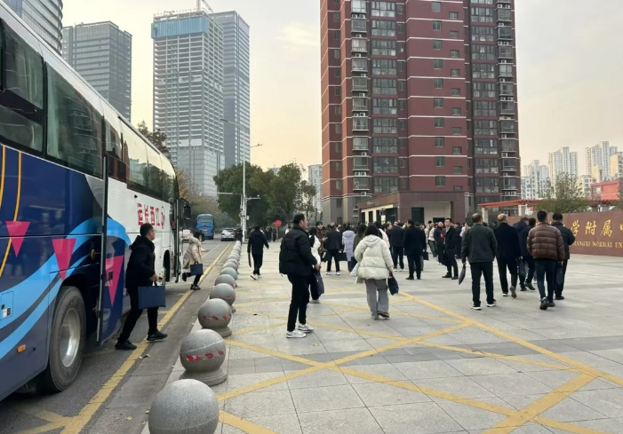 都市城际公交:圆满完成全国第三十一届校长峰会运输保障任务