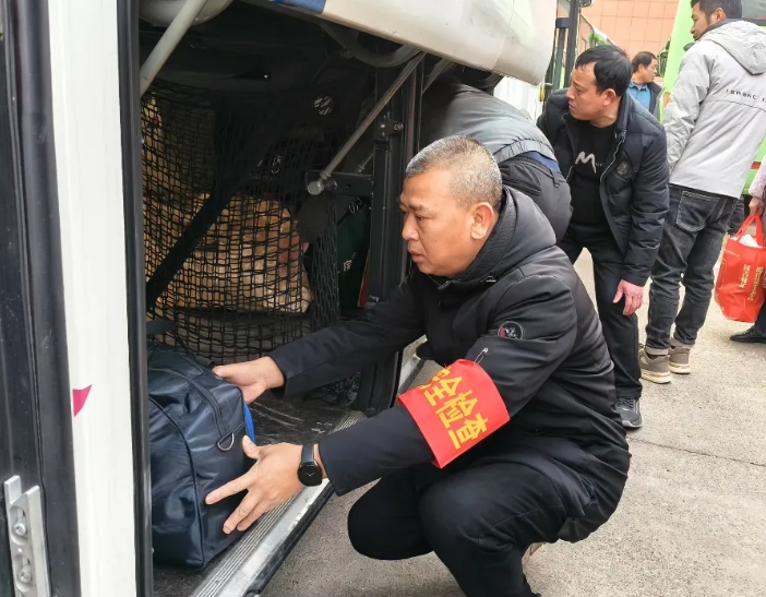 上饶汽运：车站工作者 温暖返程路