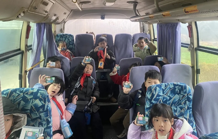 上饶汽运:镇村公交学生乘车卡上线 获家长好评