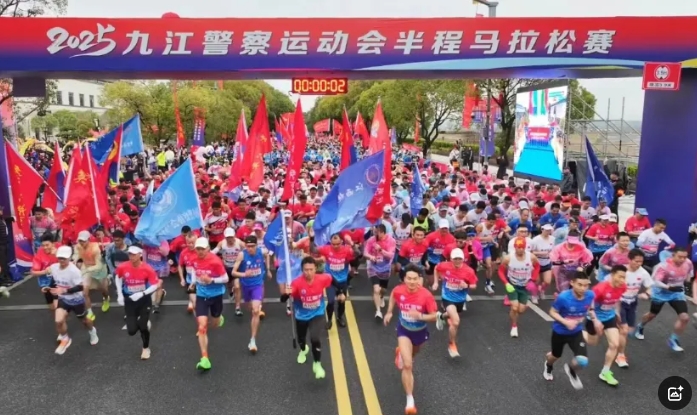 九江长运:共青公司护航九江警察运动会半程马拉松赛